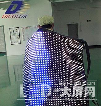 德彩光電LED戶外全彩柔性顯示屏業(yè)內(nèi)率先面世