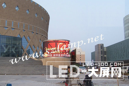 藍(lán)普又一戶(hù)外大型360度圓柱屏順利竣工