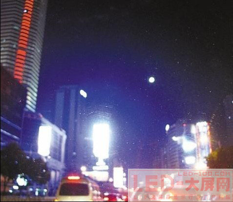<a href=http://m.qcrkj88.com target=_blank>led顯示屏</a>業欲展翅騰飛 需加緊技術攻堅