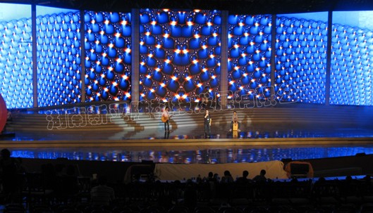 100ƽ<a href=http://m.qcrkj88.com target=_blank>led@ʾ</a>ҕX(ju)ʢ