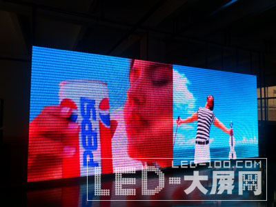 華興光彩最新開發吊裝<a href=http://m.qcrkj88.com/company/1.htm target=_blank><a href=http://m.qcrkj88.com target=_blank>LED顯示屏</a></a>租憑屏