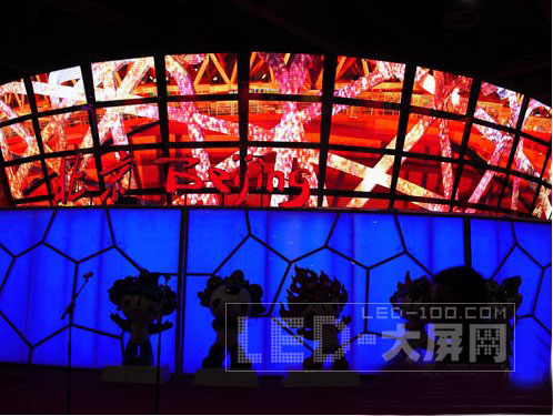 <a href=http://m.qcrkj88.com/company/1.htm target=_blank><a href=http://m.qcrkj88.com target=_blank>LED顯示屏</a></a>助力上海世博會唯一變形展館