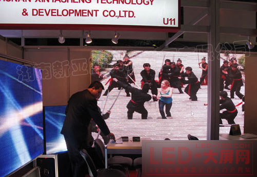 新亞勝<a href=http://m.qcrkj88.com target=_blank>led顯示屏</a>在中東展會(huì)締造華麗“視界”